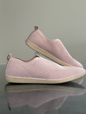 Born Antero Knit Sneakers Pink Slip-On. Womens Size 8.  Casual, Coastal, Comfy